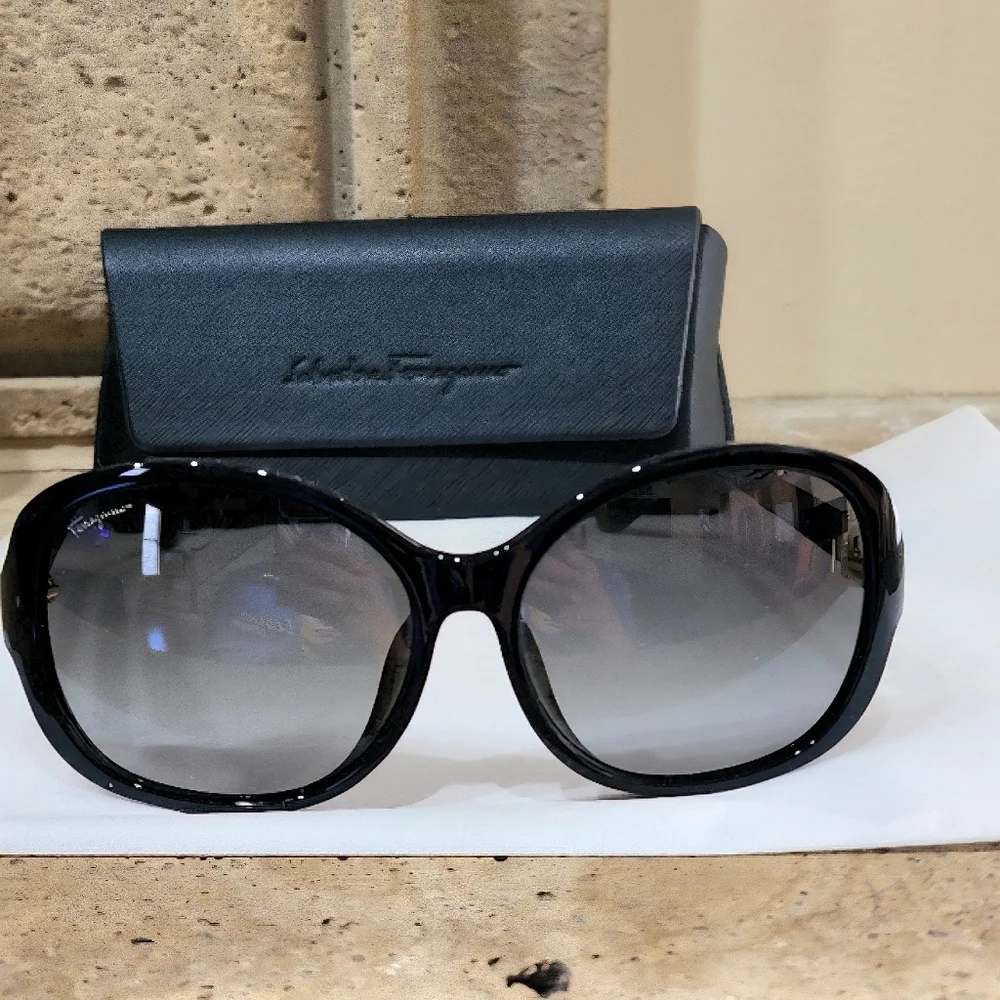 Salvatore Ferragamo Butterfly Sunglasses(SF744SLA) With Case 59MM - Picture 3 of 17